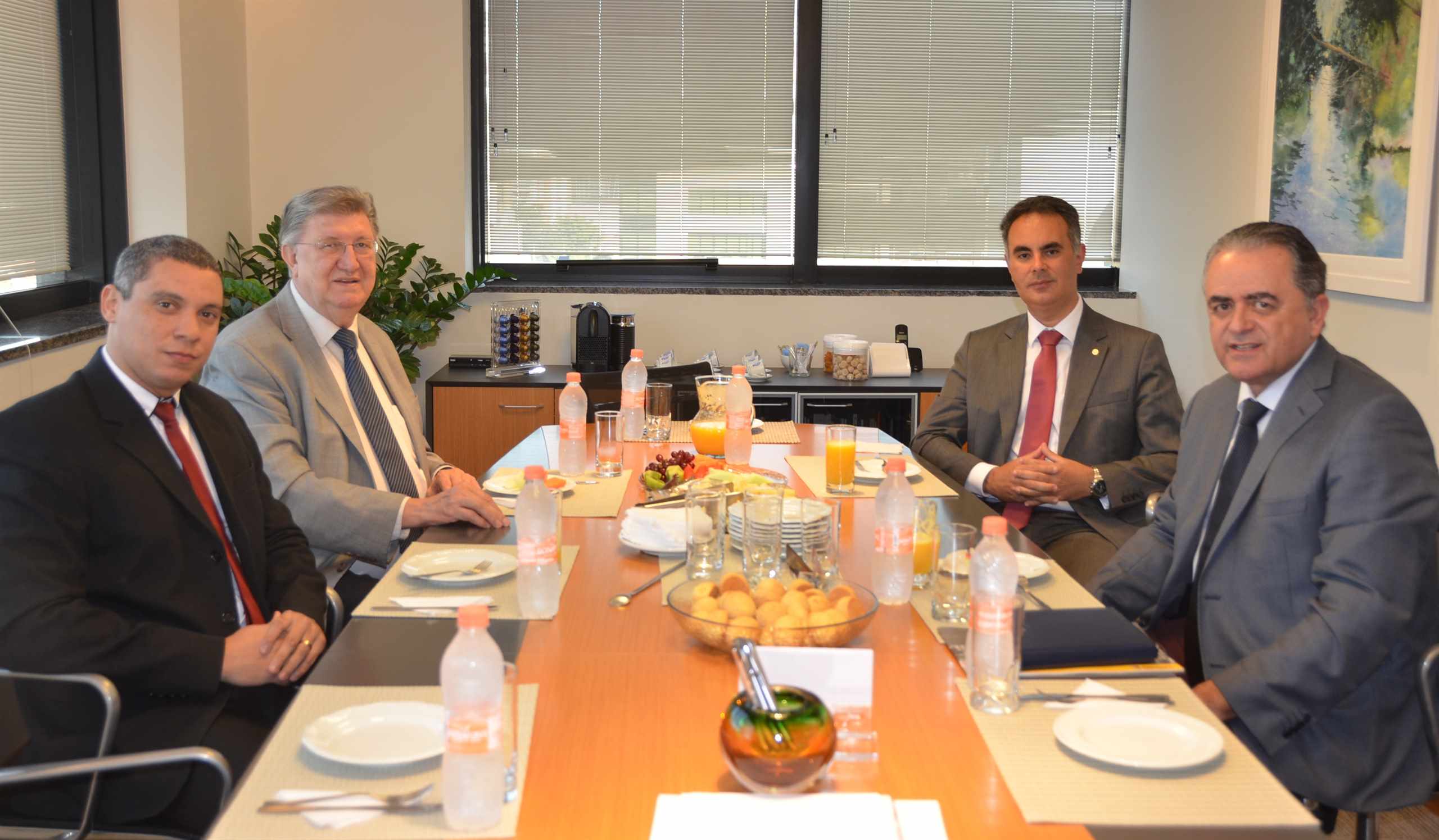 No momento, você está visualizando Presidente Spada se reúne com Deputado Bolçone e professor Luiz Flávio Gomes