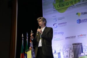 Leia mais sobre o artigo Prof. Dr. José Garcez Ghirardi fala sobre fisco, pacto social e cidadania