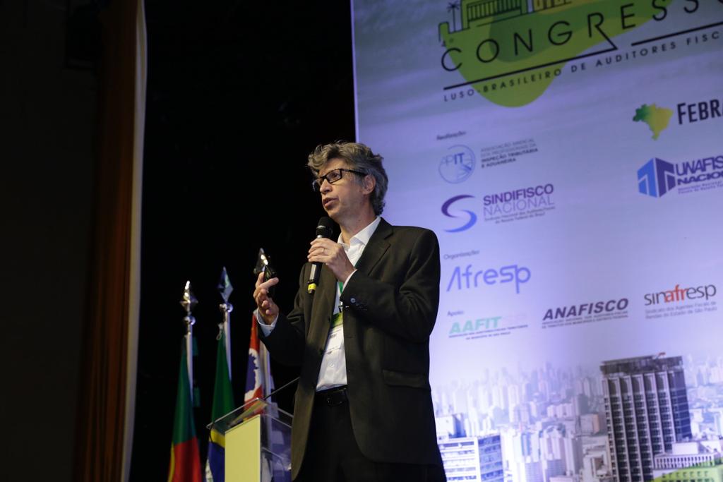 No momento, você está visualizando Prof. Dr. José Garcez Ghirardi fala sobre fisco, pacto social e cidadania