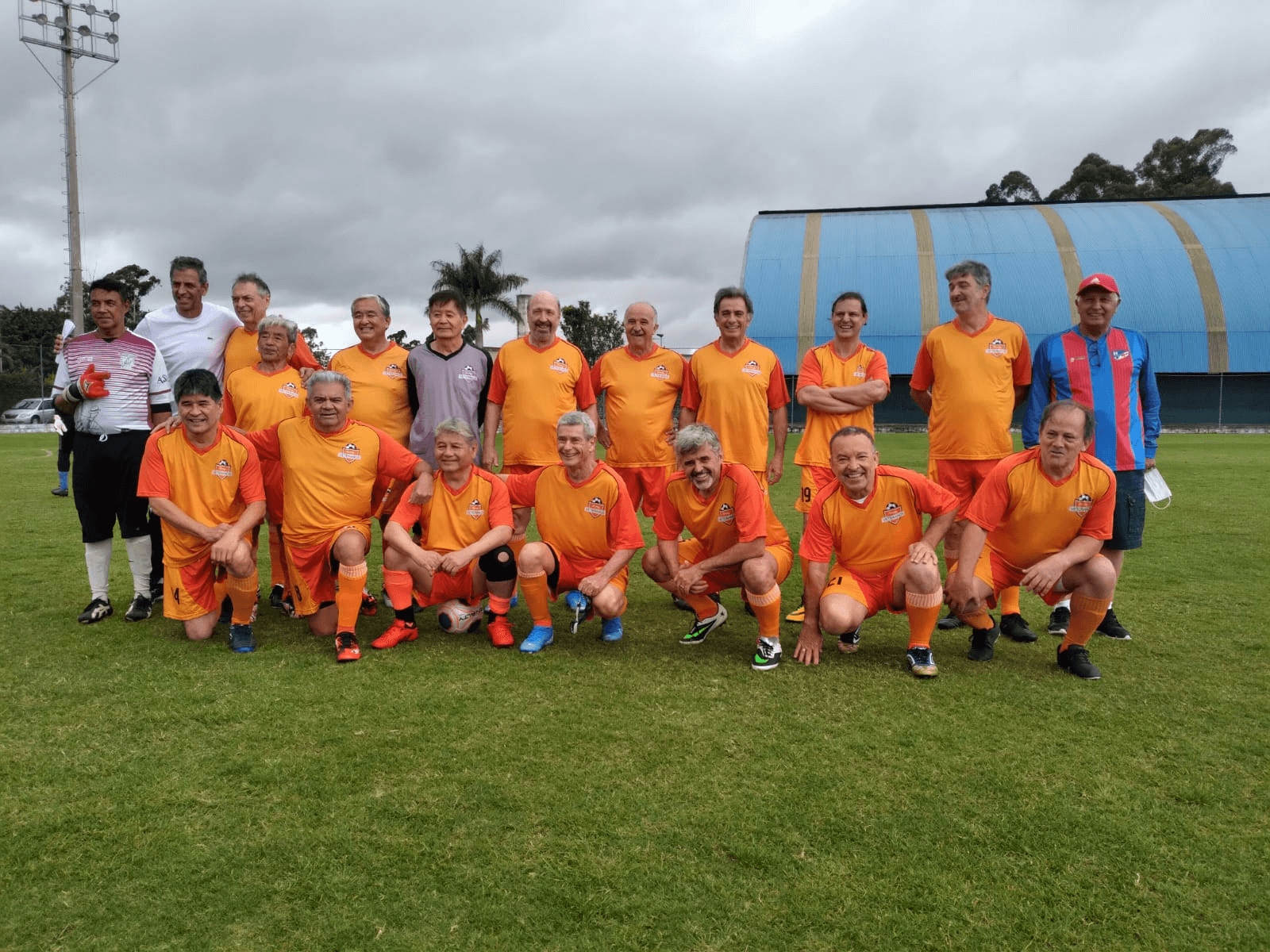 No momento, você está visualizando Futebol, churrasco e diversão marcam o jogo dos veteranos