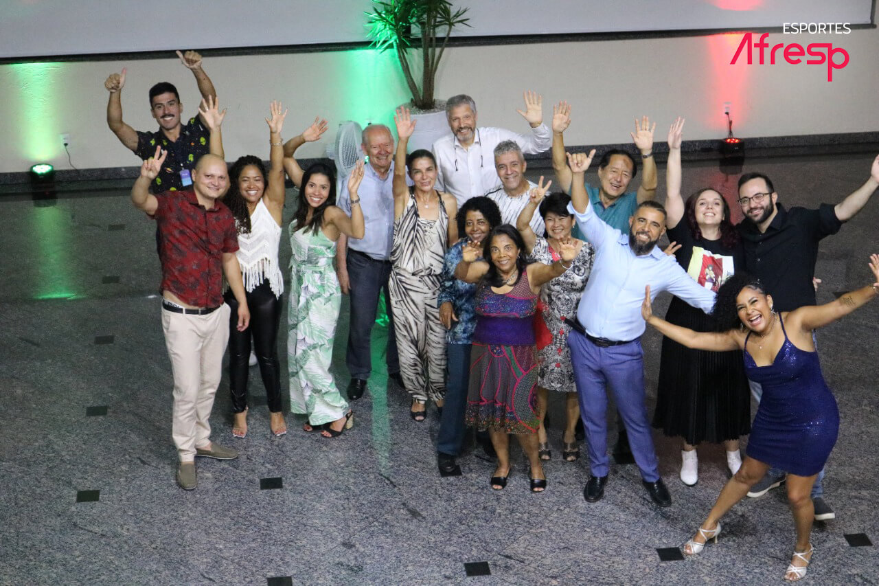 No momento, você está visualizando Turmas de dança de salão fazem apresentações durante confraternização de final de ano