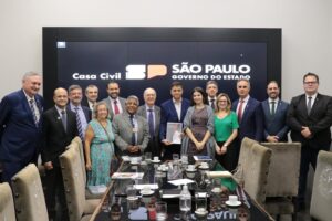 Leia mais sobre o artigo No Palácio dos Bandeirantes, Spada participa de entrega de manifesto pelo limite remuneratório único
