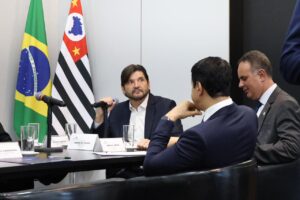 Leia mais sobre o artigo Afresp e Sinafresp reúnem-se com colégio de líderes da Alesp para pedir reajuste do teto