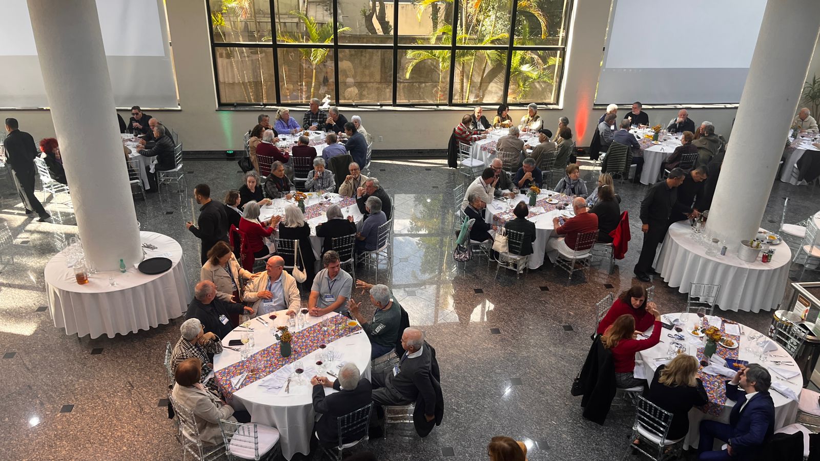 Leia mais sobre o artigo Aposentados se reúnem para almoço especial com tema junino na Afresp