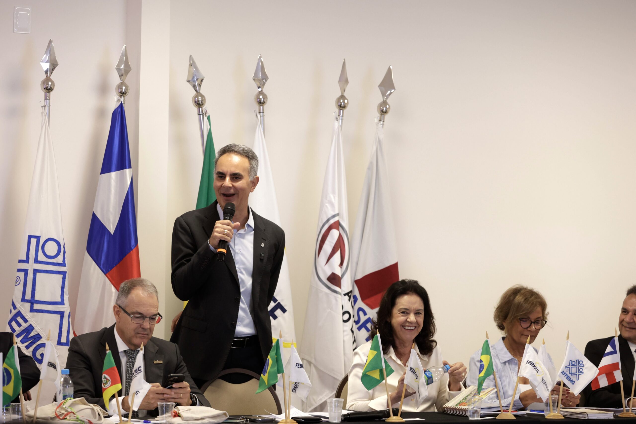 No momento, você está visualizando Rodrigo Spada é reeleito presidente da FEBRAFITE após gestão marcada por atuação decisiva na Reforma Tributária