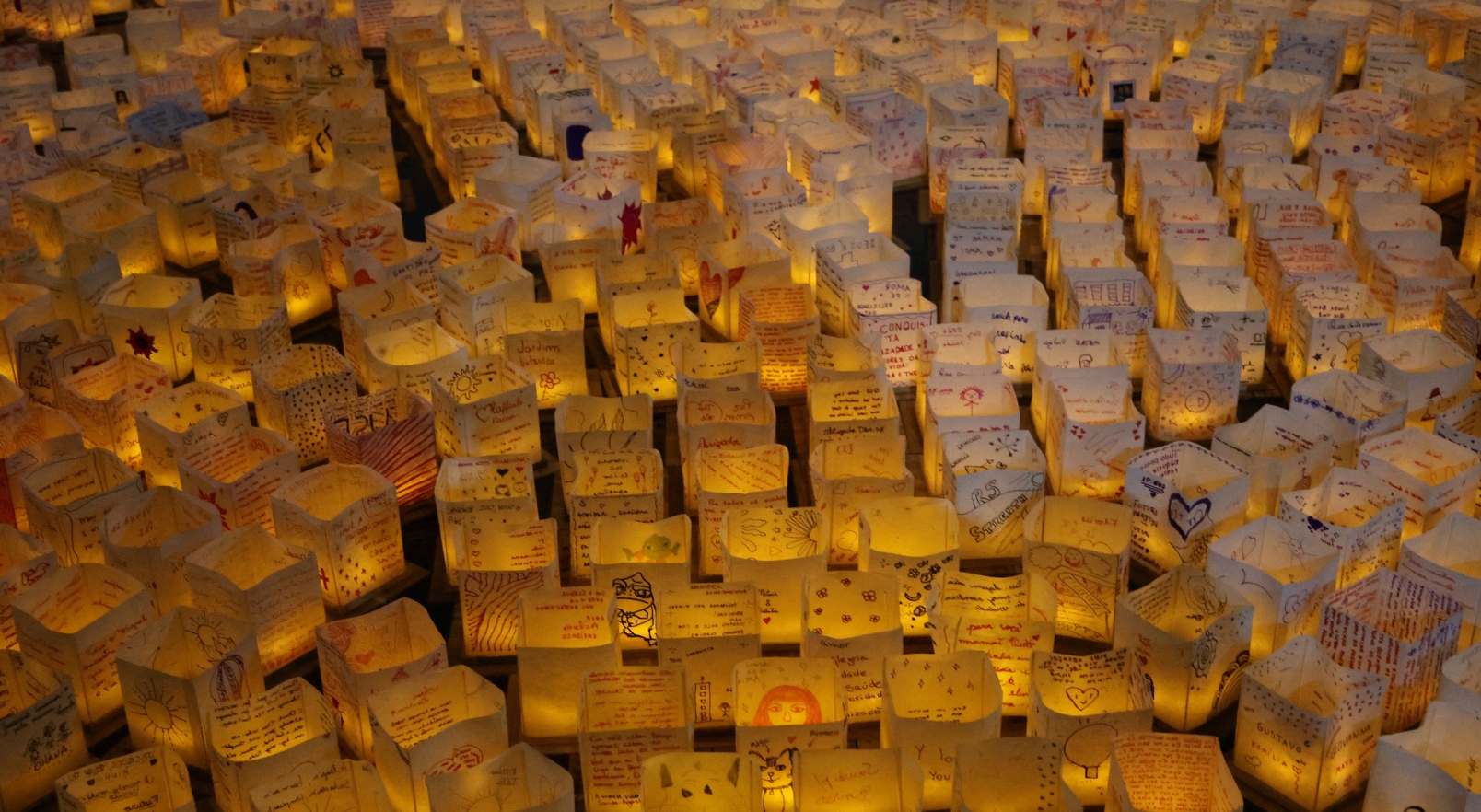No momento, você está visualizando Uma noite inesquecível de luz, conexão e emoção no Water Lantern Festival
